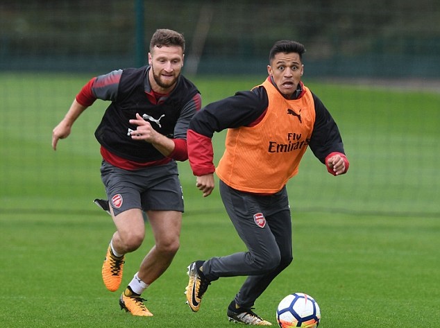 Sanchez tỏ ra khá sung sức trong từng bước chạy.