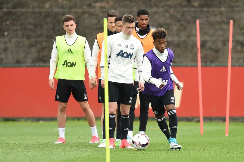 Một guồng quay mới lại bắt đầu.


 Man United đang có 3 chiến thắng liên tiếp và họ đang mong đợi sẽ tiếp tục giành 3 điểm trước Stoke City.