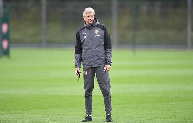 Áp lực đang đè nặng lên vai HLV Wenger.
