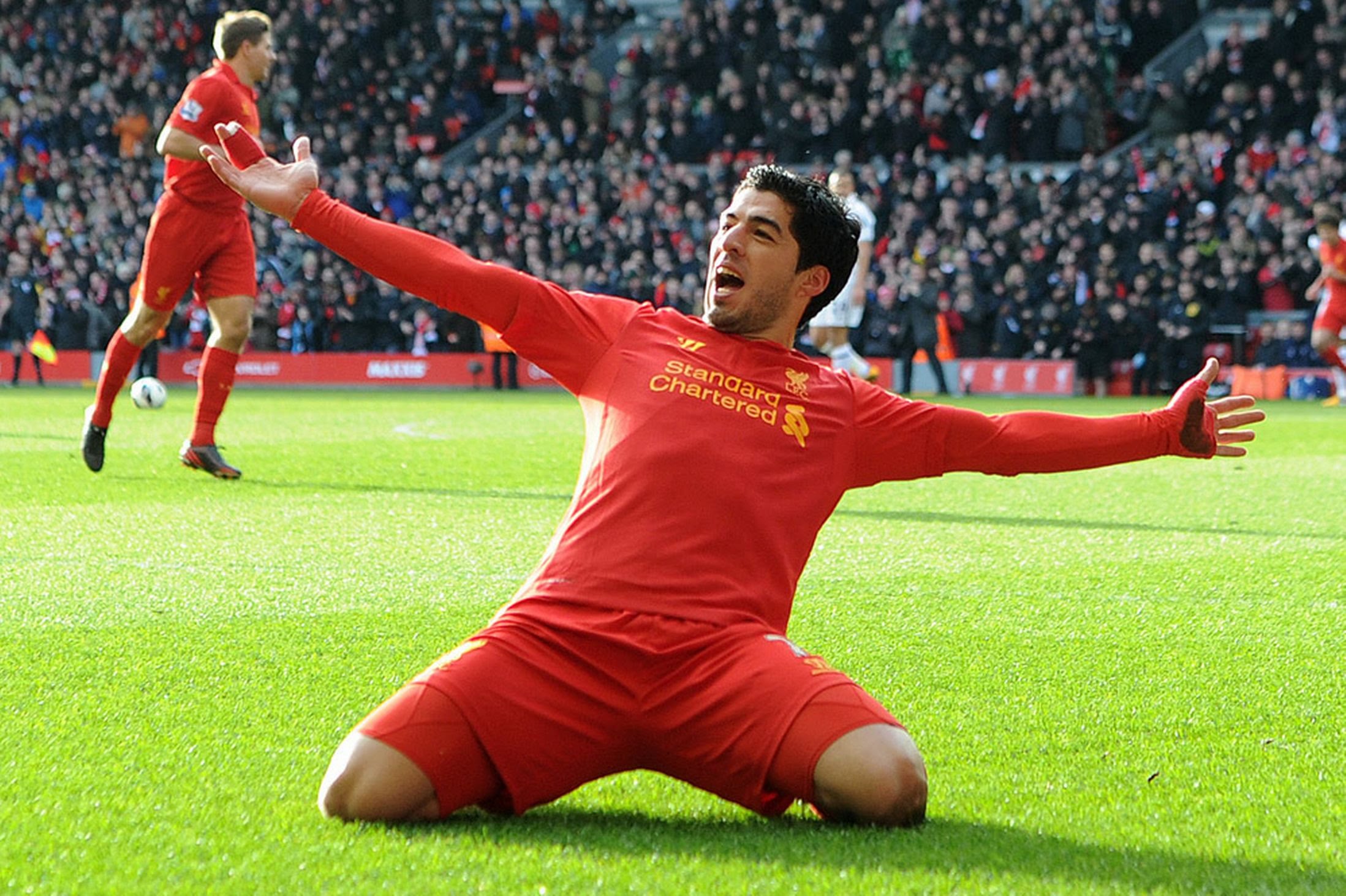 9. Luis Suarez - Liverpool: 69 bàn thắng, 138.8 phút/bàn.