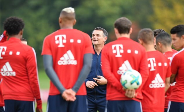 Nhiệm vụ của ông là giúp Bayern Munich lấy lại tinh thần sau thất bại tủi hổ 0-3 trước PSG.