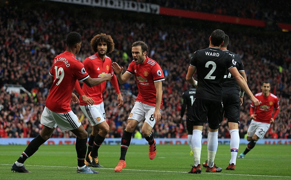 Bàn thắng của Mata đến từ pha solo và kiến tạo như đặt của Rashford bên cánh trái.