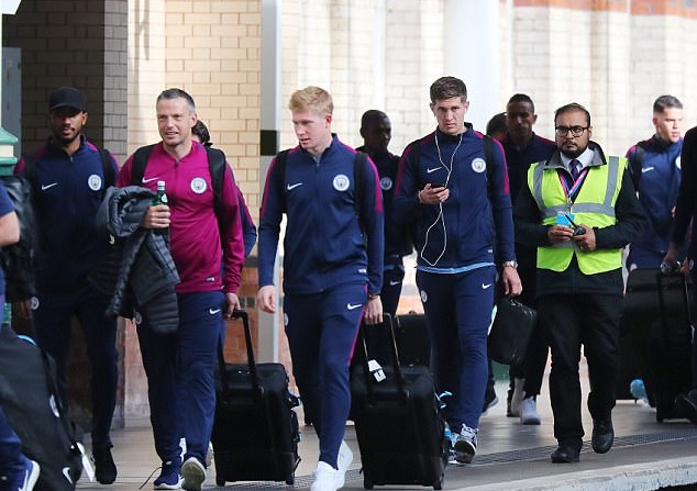 Vắng chân sút chủ lực, dễ hiểu các cầu thủ Man City có phần căng thẳng.