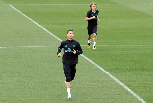 Do đó, áp lực đè nặng lên vai của Ronaldo là không hề nhỏ.