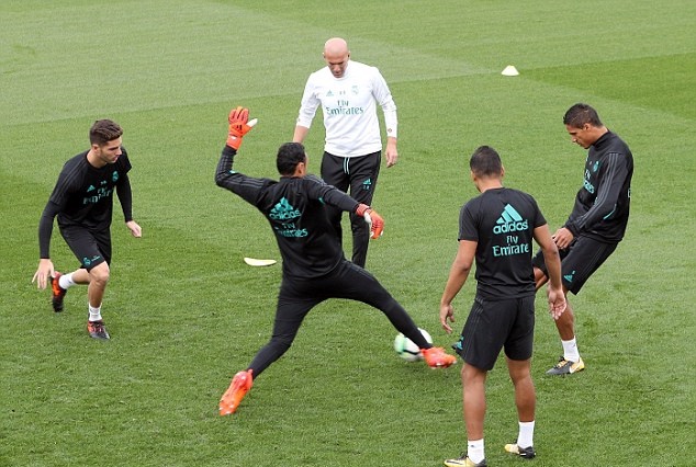 Trước trận đấu với Espanyol ở vòng 7, Real Madrid đã có buổi tập cuối.