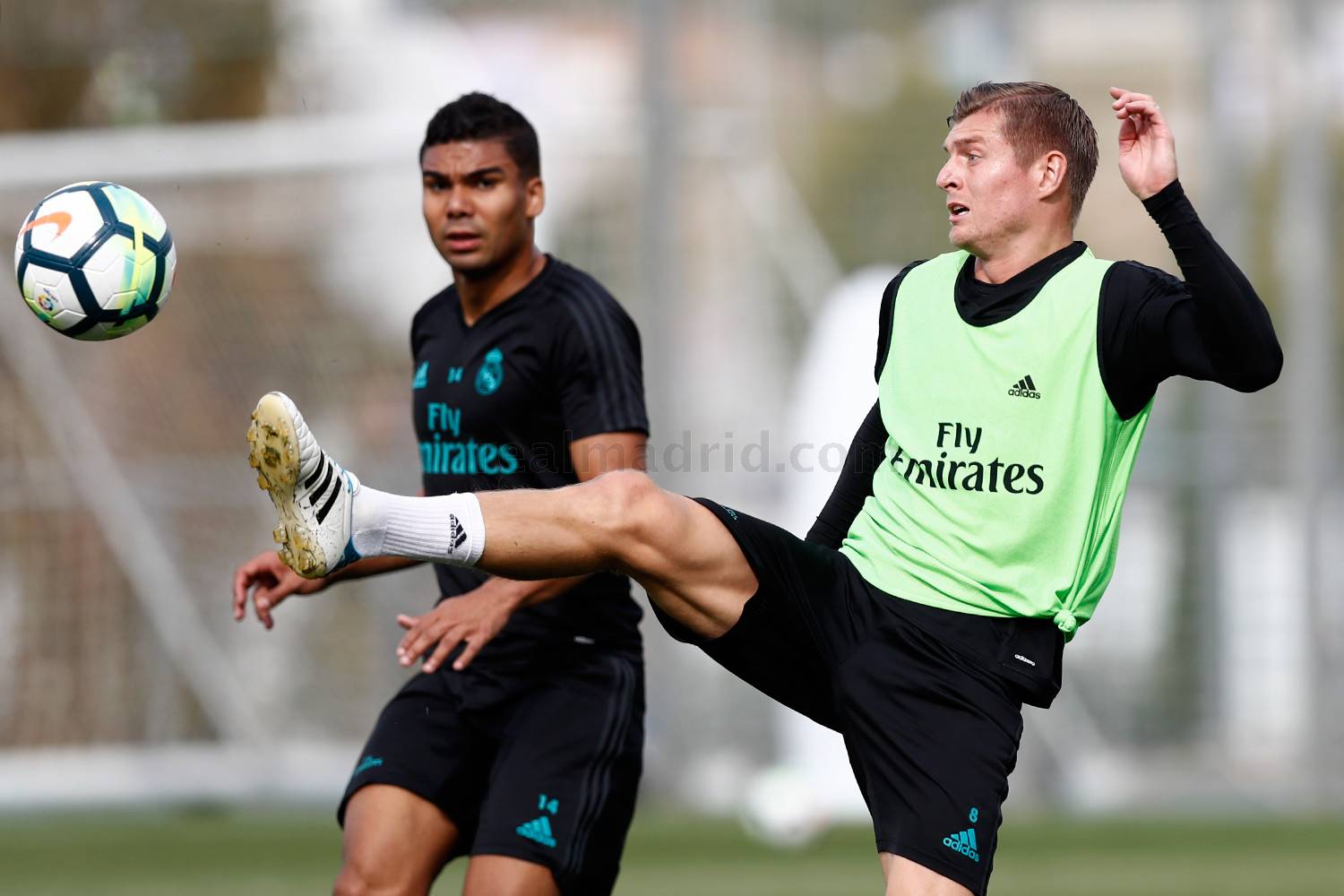 Hiện đang kém Barcelona tận 7 điểm, Real Madrid không được phép sẩy chân thêm lần nào nữa.