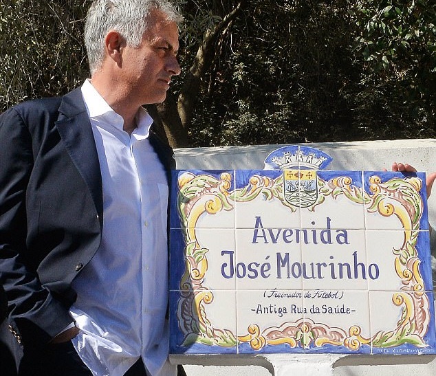 Setubal là quê hương của Jose Mourinho. Vị chiến lược gia lẫy lừng đã có dịp quay trở lại đây.