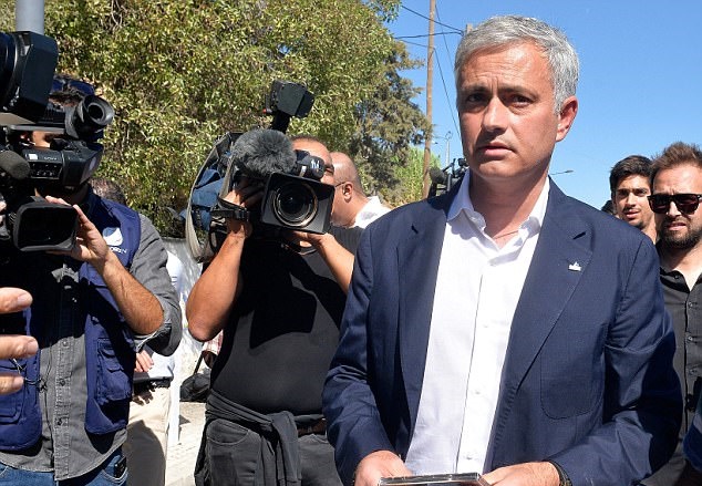 Jose Mourinho được vinh danh vì những đóng góp to lớn cho nền thể thao nước nhà.