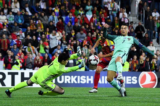 Nhưng chính anh đã vào sân kịp lúc để giải cứu Bồ Đào Nha với bàn thắng khai thông thế bế tắc. Brazil châu Âu chung cuộc thắng 2-0.