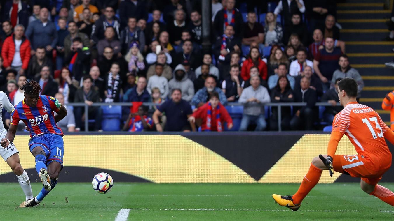 Crystal Palace 2-1 Chelsea: Trận thắng của Crystal Palace trước Chelsea mới chỉ là trận đấu thứ 6 trong lịch sử một CLB xết chót bảng có thể hạ gục được nhà ĐKVĐ giải đấu. Rõ ràng, Chelsea đang gặp khủng hoảng thực sự.