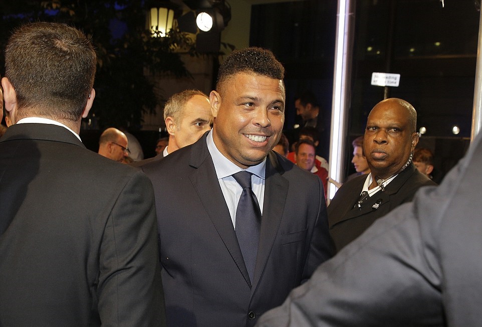 Quyết định trên có hiệu lực sau khi FIFA và France Football – đơn vị trao giải QBV, không còn tìm được tiến nói chung trong cách thức bầu chọn các giải thưởng.