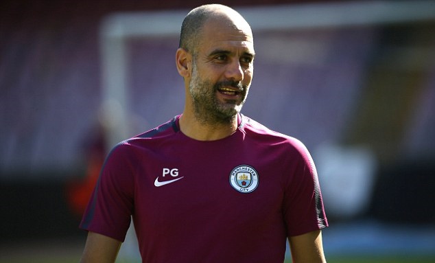 HLV Pep Guardiola muốn tranh thủ từng phút từng giờ trước trận chiến với Arsenal.