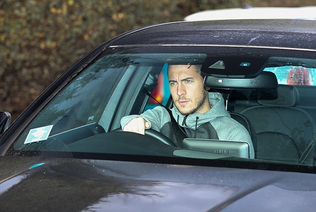 Eden Hazard là cầu thủ đến sân tập của Chelsea sớm nhất. Tiền vệ người Bỉ là niềm hy vọng số 1 của Chelsea thời điểm này.