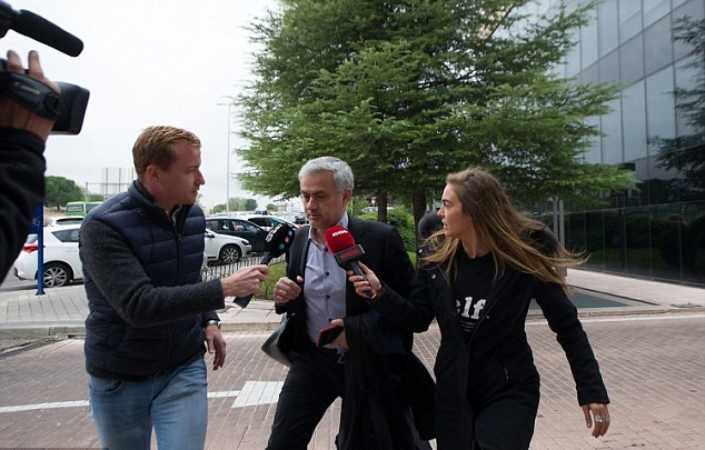 Hiện đang kém Man City 5 điểm, Mourinho không muốn Man Utd thất bại trên sân Stamford Bridge để bị nới rộng thêm cách biệt.