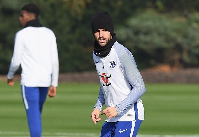 Hiện kém Man City 9 điểm, Chelsea đang nỗ lực đánh bại Man Ut để bám đuổi đối thủ.