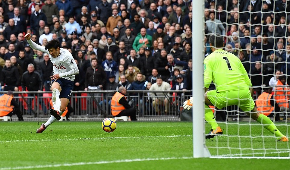 Cá nhân Son Heung-Min vượt qua Park Ji Sung để trở thành cầu thủ châu Á ghi bàn nhiều nhất lịch sử Premier League với 20 pha lập công.