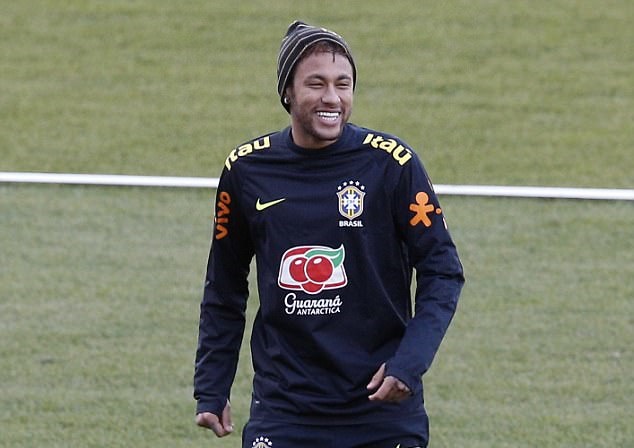 Neymar một lần nữa lại là tâm điểm của sự chú ý khi tuyển Brazil tập trung.