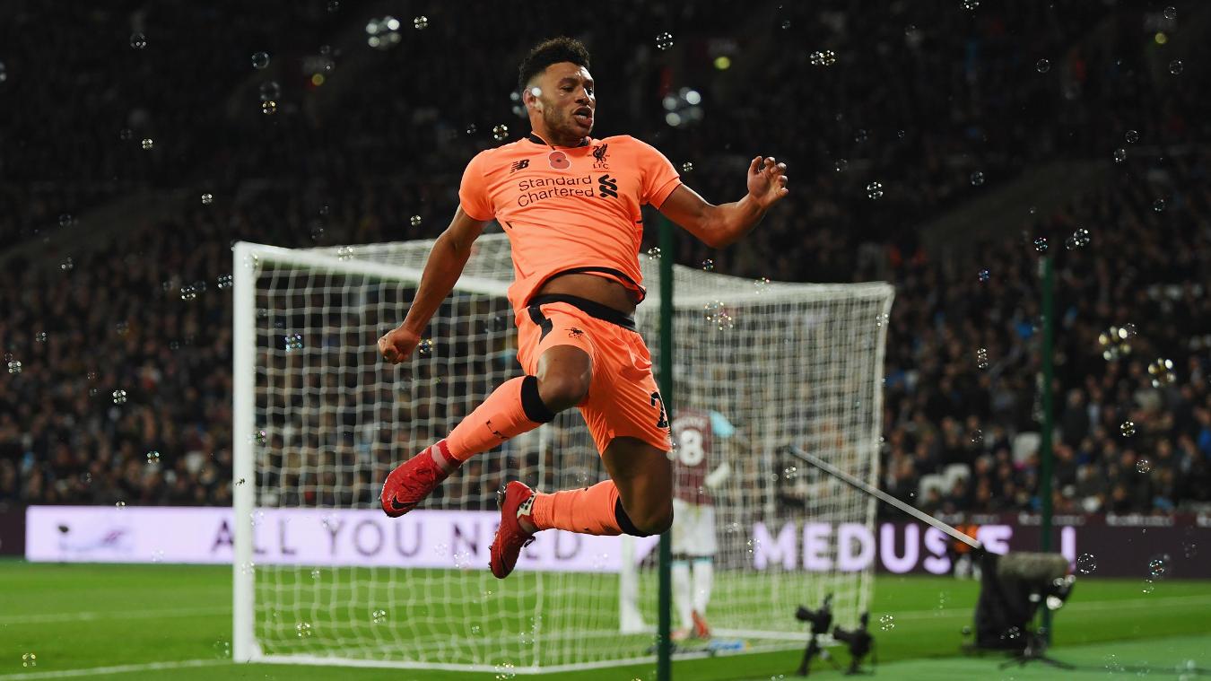 West Ham United 1-4 Liverpool: Alex Oxlade-Chamberlain ăn mừng cuồng nhiệt với bàn thắng đầu tiên cho Liverpool.