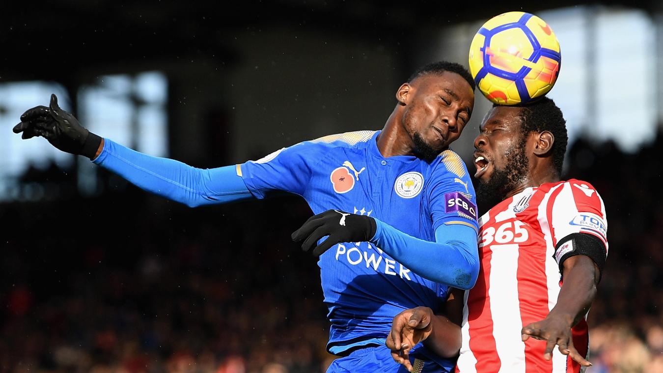 Stoke City 2-2 Leicester City: Trận đấu diễn ra khá căng thẳng và kết thúc với một điểm chia đều cho mỗi đội.