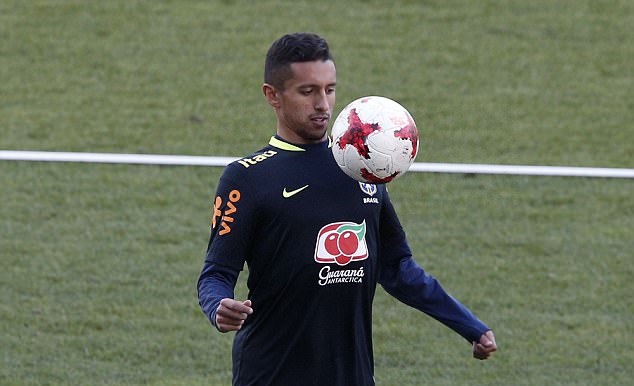Đồng đội của Neymar tại PSG, Marquinhos cũng có mặt trong đợt tập trung này.