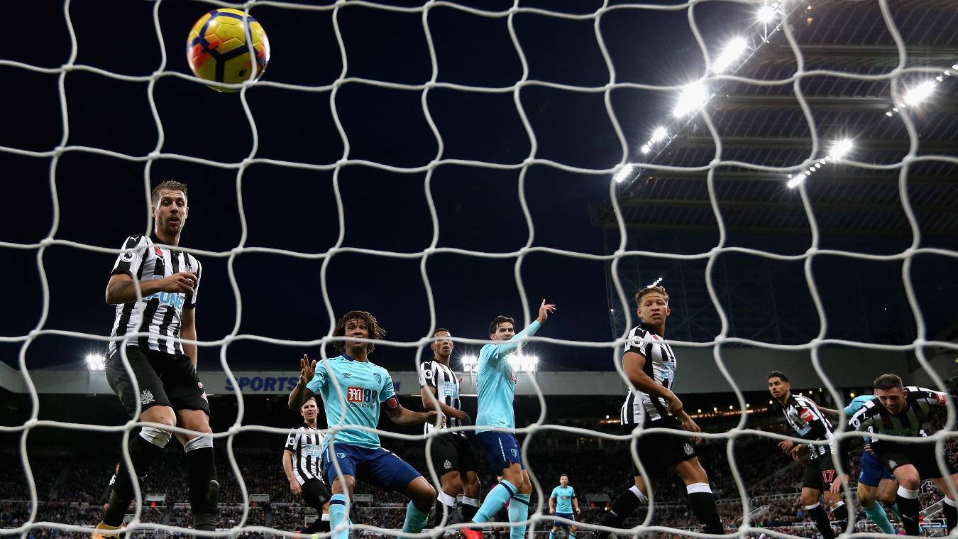 Newcastle United 0-1 AFC Bournemouth: Bầy chích chòe có một trận cầu thất vọng trước Bournemouth.