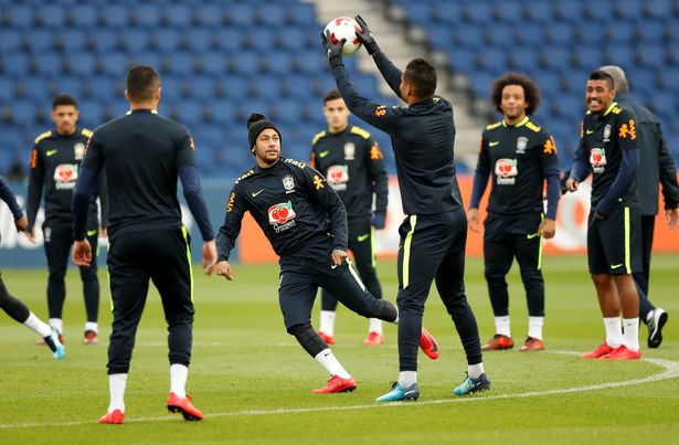 Tuy vậy, có khả năng anh sẽ kịp hồi phục cho trận chiến với tuyển Anh ở Wembley.