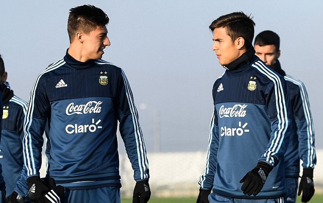 Theo đó, nhờ có nắng ấm, các cầu thủ Argetnina không còn cần phải trùm kín mặt như trước.