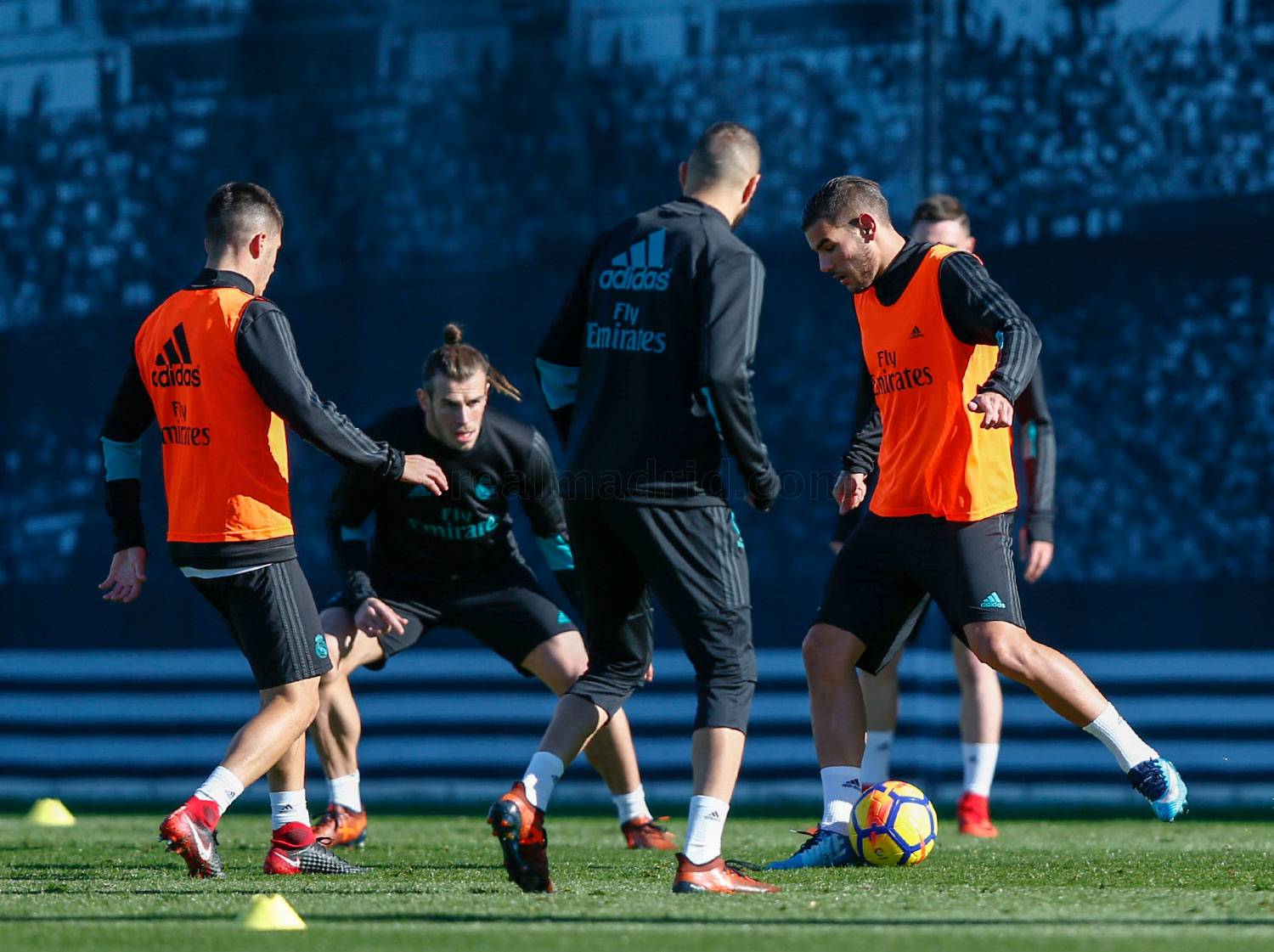 Và cả những ngôi sao không được gọi lên tuyển, đơn cử như Benzema.