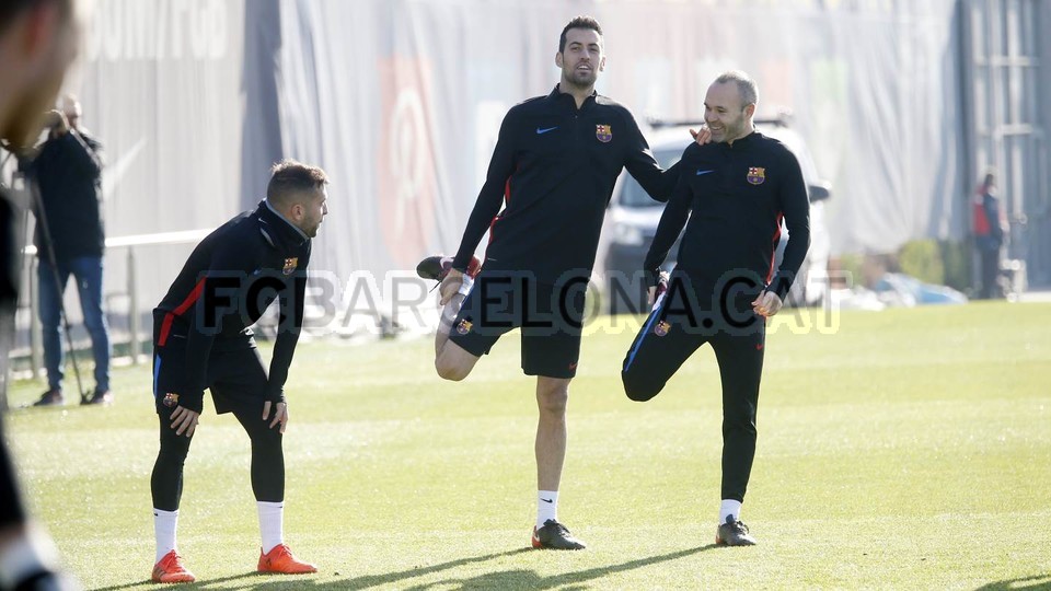 Ở Champions League, Barca cũng đang dẫn đầu bảng D với 3 điểm nhiều hơn Juventus.