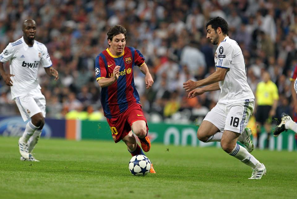 Messi khiến hàng thủ Real Madrid lao đao ở trận bán kết Champions League 2011.