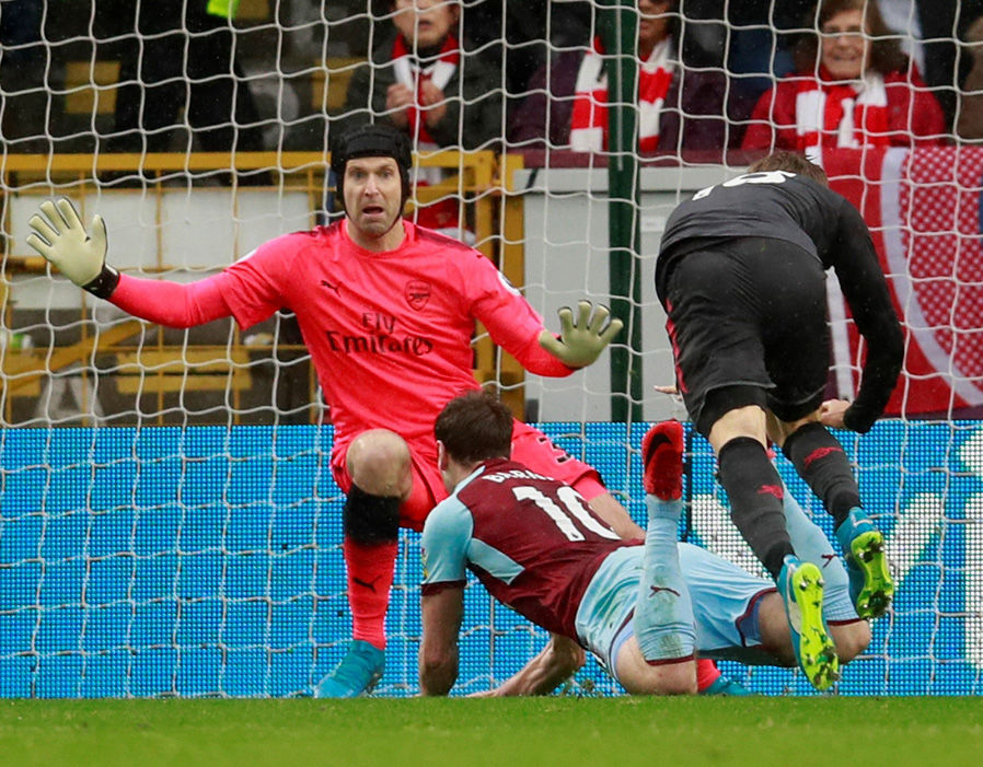 Cech không dưới một lần giải nguy cho Arsenal.