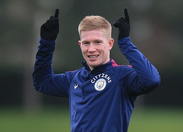 Hiện Man City đang dẫn đầu BXH Premier League với cách biệt 8 điểm so với Man United.