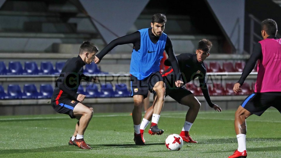 Như vậy, cơ hội ra sân sẽ được nhường cho các cầu thủ trẻ.