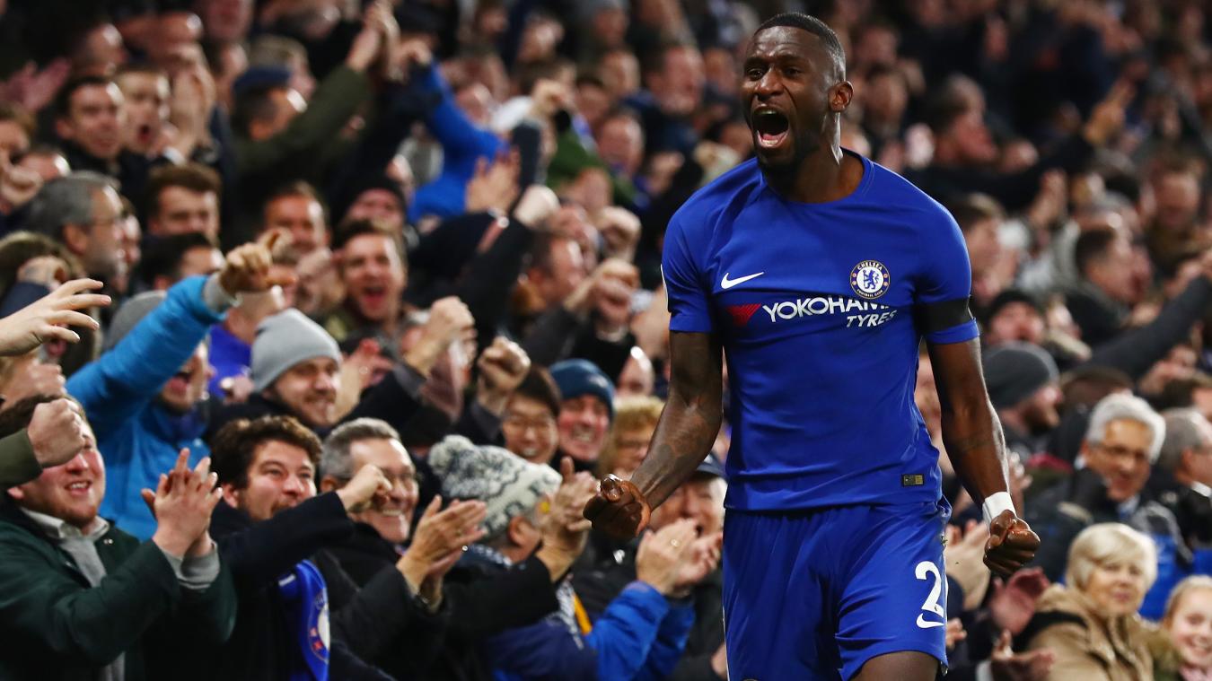 Chelsea 1-0 Swansea City: Chelsea đã ghi được 8 bàn thắng từ những pha đánh đầu ở Premier League mùa này, nhiều hơn bất kỳ CLB nào khác.