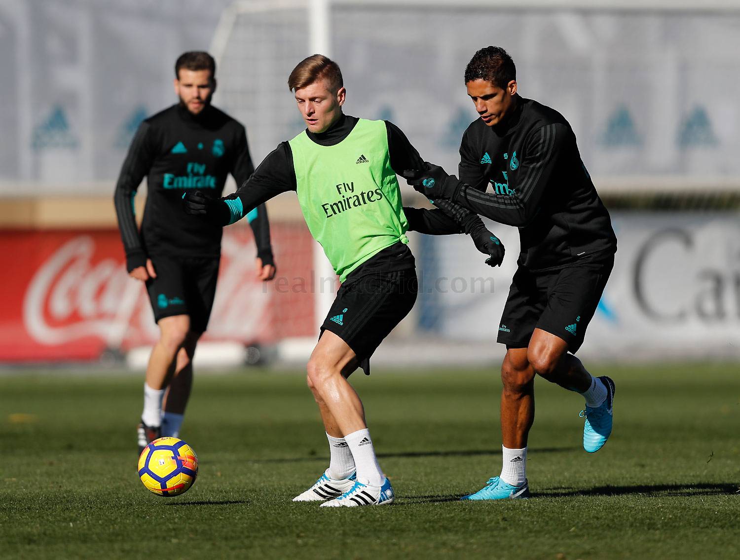 Đang kém Barcelona 8 điểm, Real phải chắt chiu cơ hội hơn nữa.