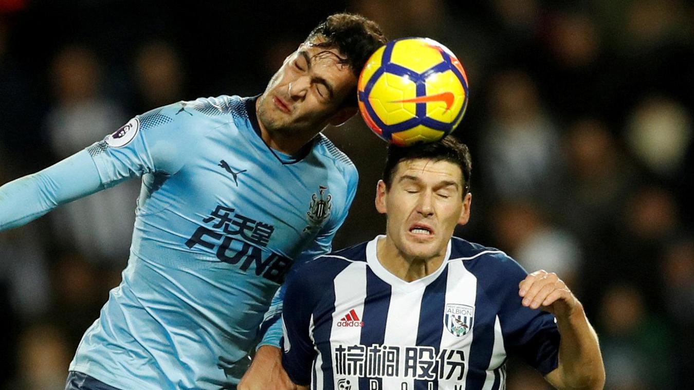 West Brom 2-2 Newcastle: Trận đấu này diễn ra khá căng thẳng ngay từ khu vực giữa sân.