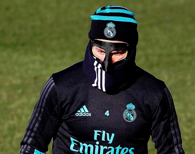 Trong anh chẳng khác nào chiến binh mùa Đông.