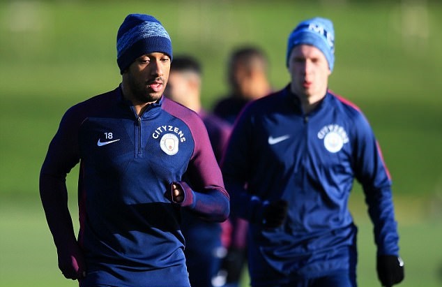 Thầy trò Pep Guardiola đang hơn Man United tận 11 điểm trong cuộc đua đến ngôi vô địch.