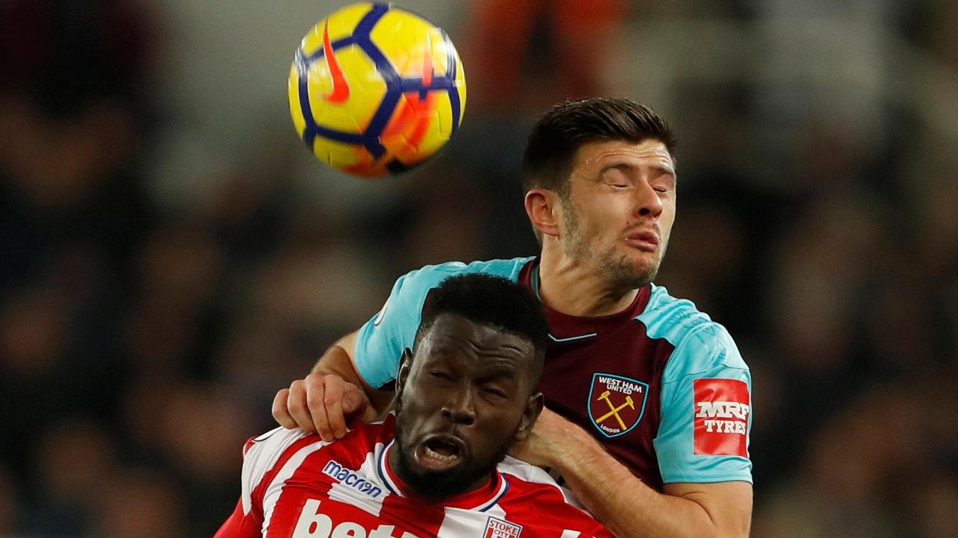 Stoke City 0-3 West Ham United: Cơ hội để thầy trò HLV David Moyes trụ hạng trở nên sáng sủa hơn.