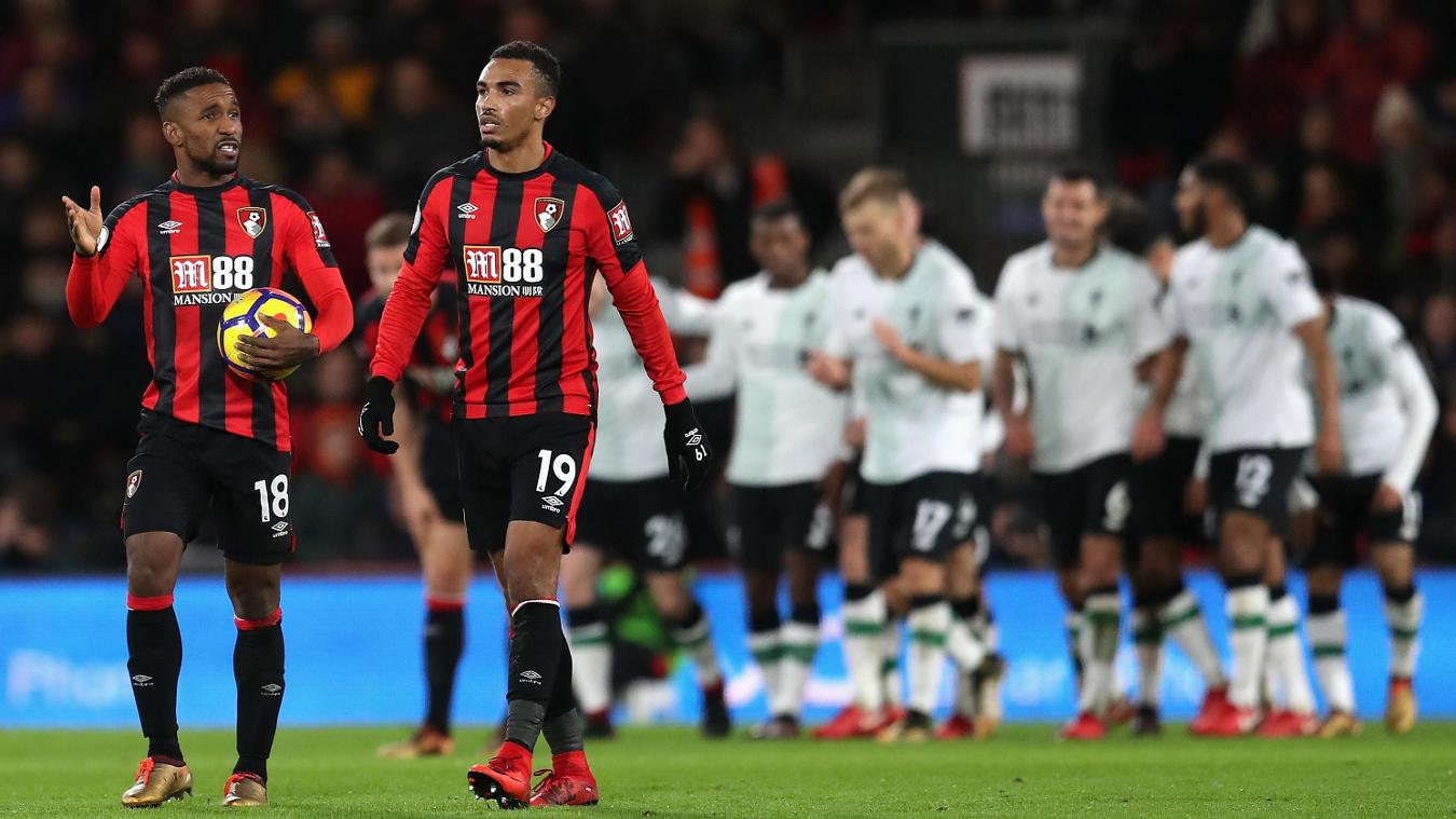 AFC Bournemouth 0-4 Liverpool: Các cầu thủ Bournemouth tỏ ra thất vọng khi để Liverpool ghi tới 4 bàn thắng ngay trên sân nhà.