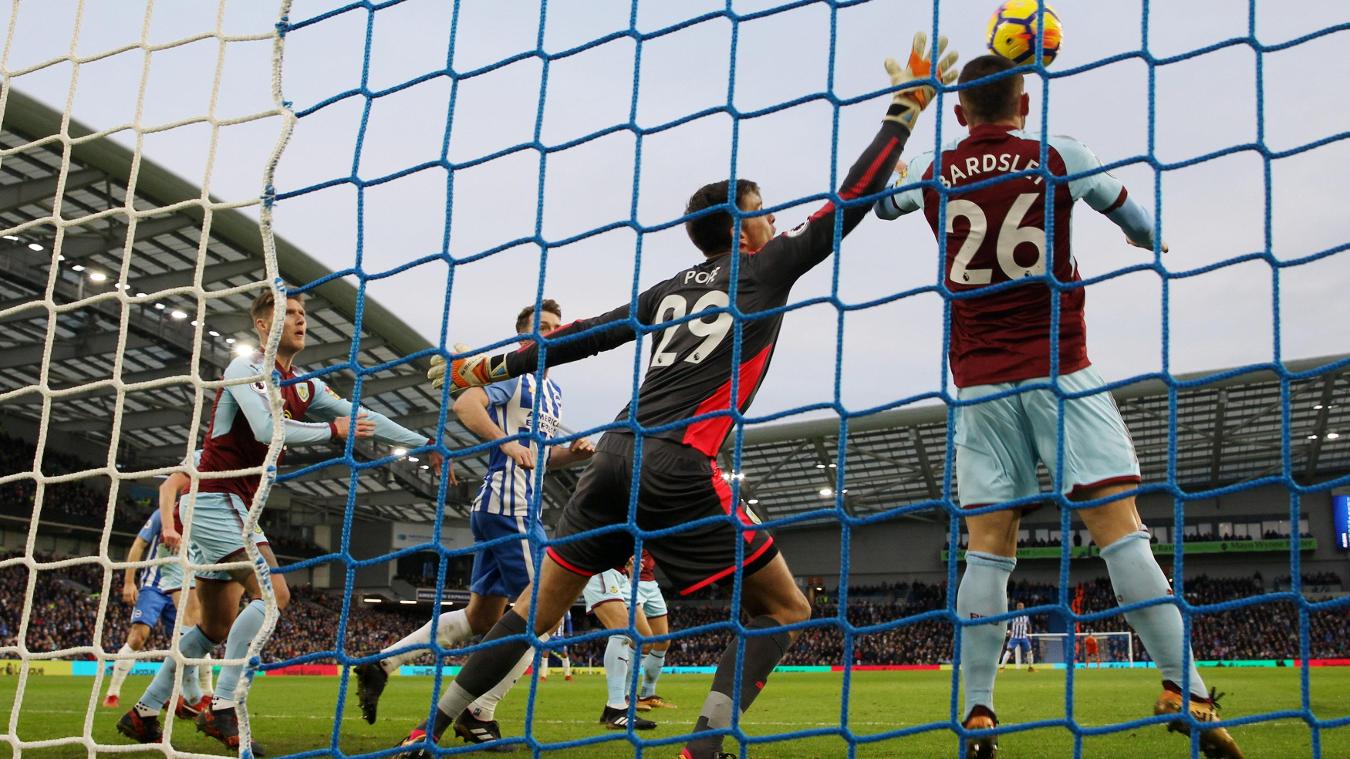 Brighton & Hove Albion 0-0 Burnley: Burnley chỉ mới để thua 4 trận từ đầu mùa, bằng tổng số trận thua trong 6 lượt trận cuối mùa trước.