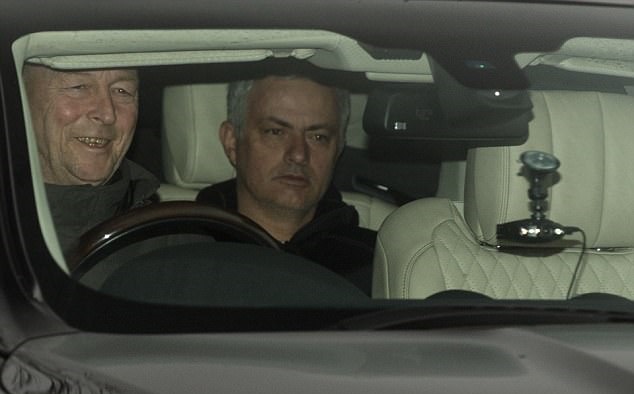 Tờ Daily Mail khẳng định, HLV Jose Mourinho đã quyết định sẽ để Mkhitaryan ra sân trở lại.