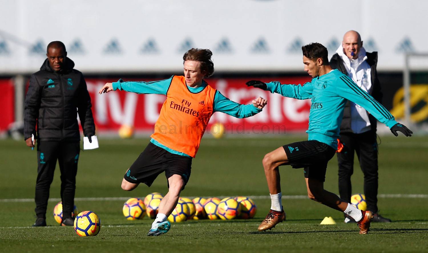 Real Madrid vừa vô địch FIFA World Cup. Đó là động lực lớn để Real bước vào trận chiến sắp tới.