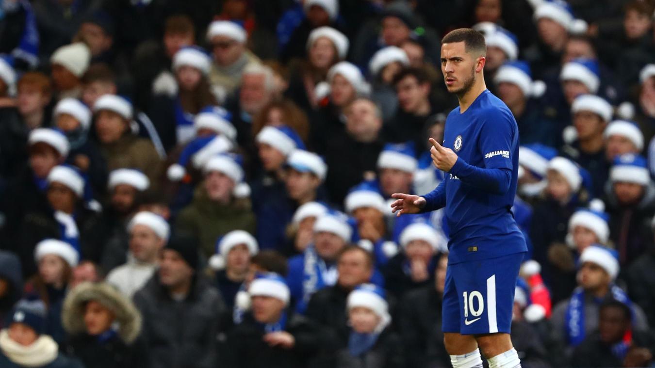 Chelsea 1-0 Southampton: Eden Hazard tỏ ra bực dọc khi bị các hậu vệ Southampton chơi quá rắn.