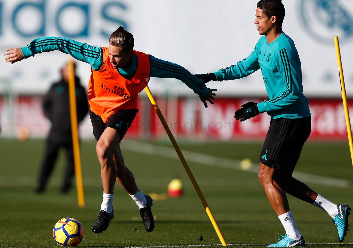 Dù vậy, khó khăn vẫn đang chờ đón Real Madrid.