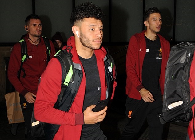 Oxlade-Chamberlain có lần trở lại sân Emirates đầu tiên kể từ khi gia nhập Arsenal.