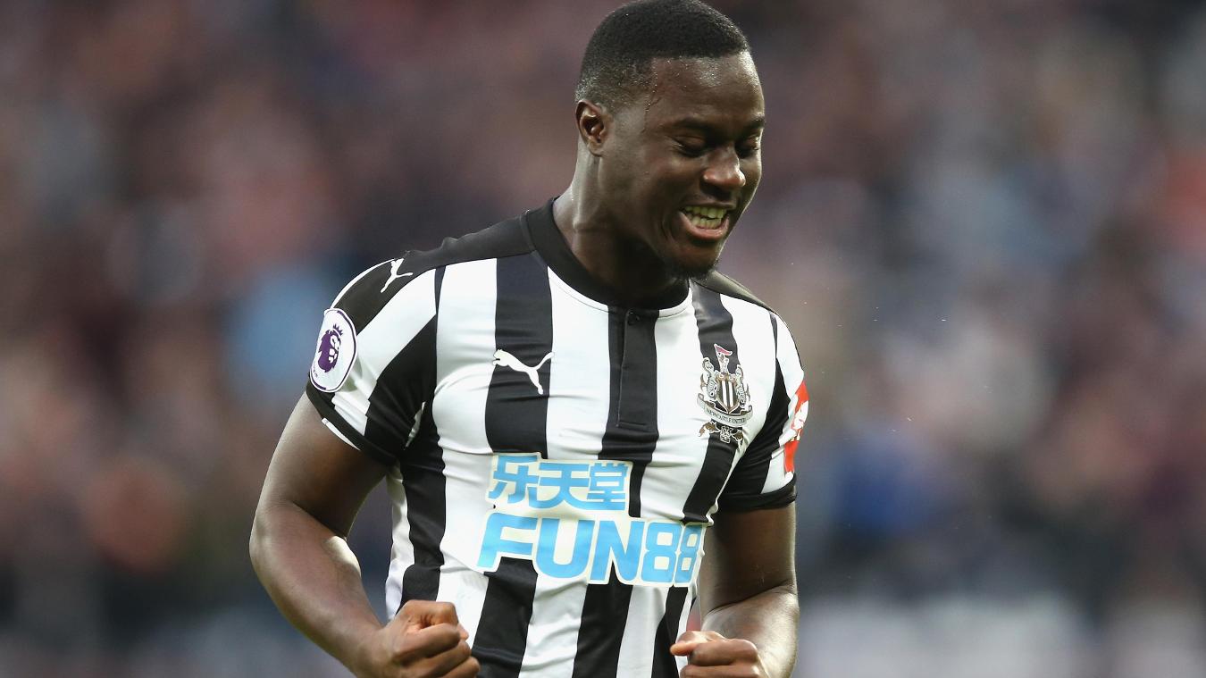 West Ham United 2-3 Newcastle United: Henri Saivet là cầu thủ thứ 16 ghi bàn từ chấm đá phạt cho Newcastle ở Premier League, chỉ West Ham và Everton sở hữu nhiều cầu thủ ghi bàn hơn trên chấm đá phạt (17).