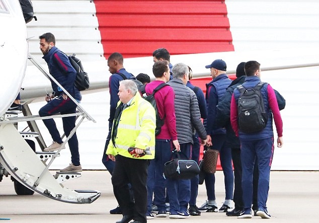 Bất chấp cái lạnh khắc nghiệt ở Anh, các cầu thủ Man City vẫn khá hồ hởi lên đường đến Newcastle.