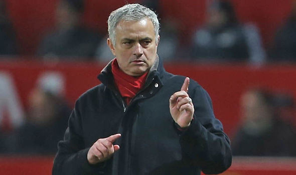 Mourinho bị CĐV Man United đòi sa thải.