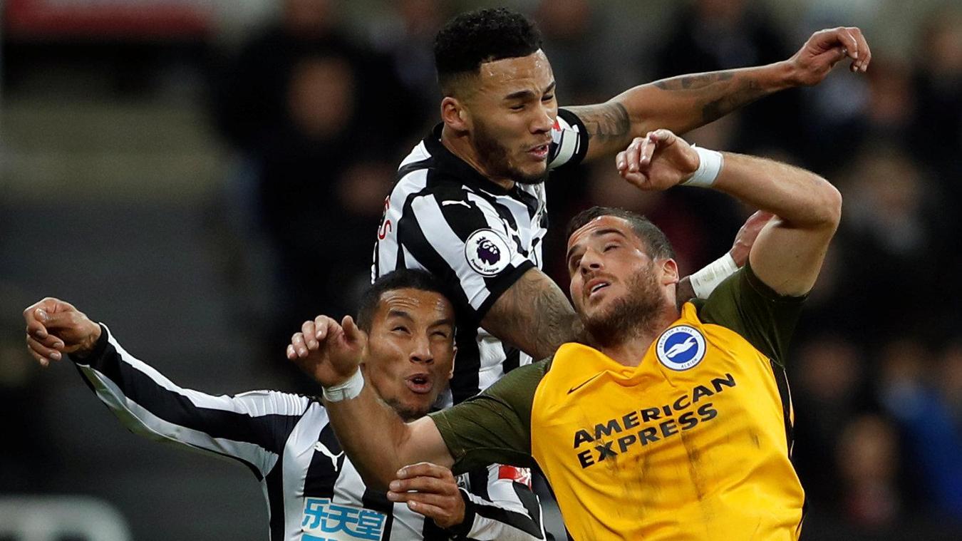 Newcastle United 0-0 Brighton & Hove Albion: Những kết quả này khiến cuộc chiến trụ hạng Premier League đang trở nên căng thẳng hơn bao giờ hết. Newcastle đứng vị trí thứ 16 nhưng chỉ hơn đội chót bảng đúng 3 điểm.